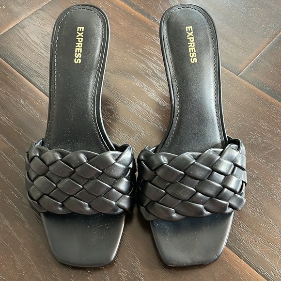 Express Sandals in Black - Picture 2 of 7